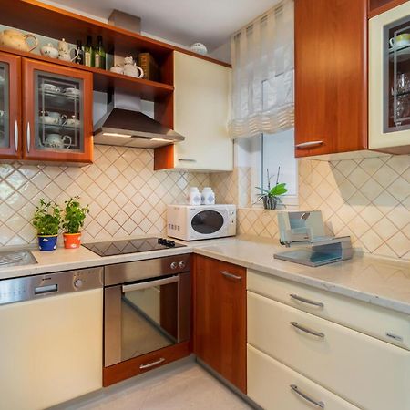 1 Bedroom Awesome Apartment In Kampor Luaran gambar